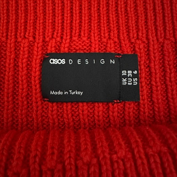 Red ❤️‍🔥 off the shoulder crop top - Picture 6 of 7